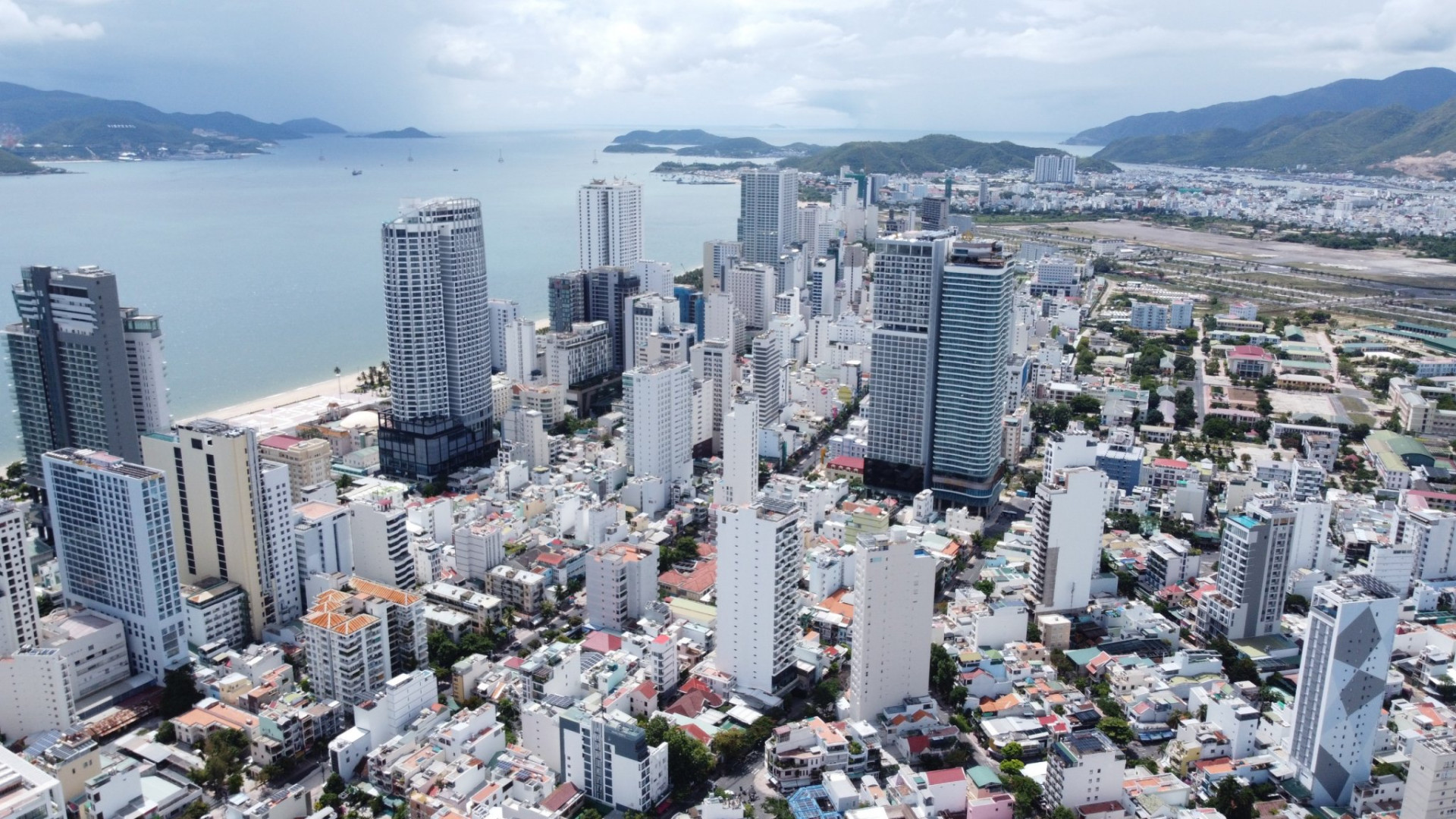 Vốn ngoại chảy mạnh vào bất động sản